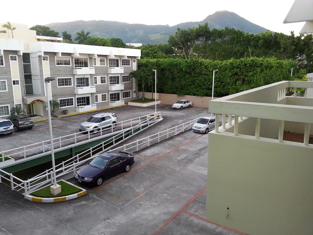 Suites & Apartments San Benito - Flats San Salvador Eksteriør billede